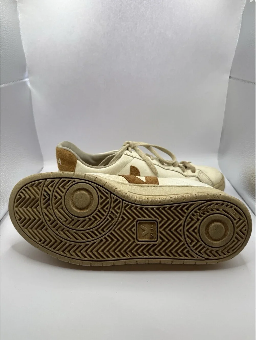Veja Shoes Womens Size 9 White Canvas Low Top Casual Logo Sneakers Walking